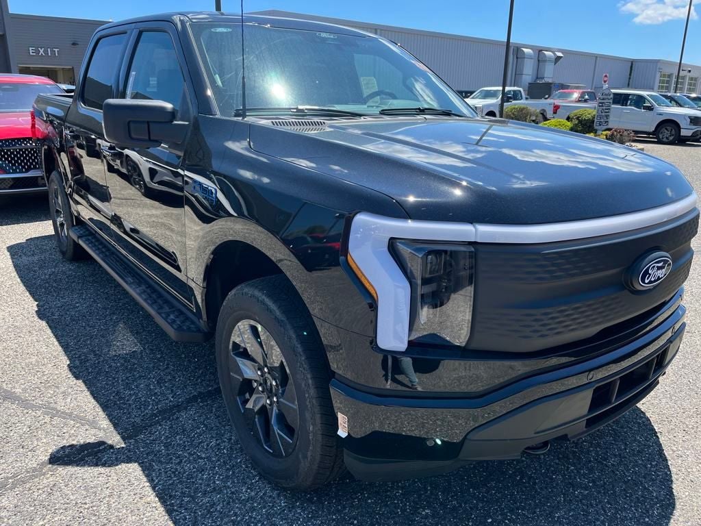 2025 Ford F-150 Lightning Flash